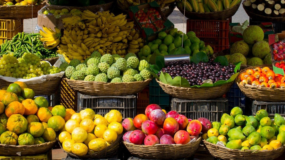 sprzedaż produktów rolnych owoce