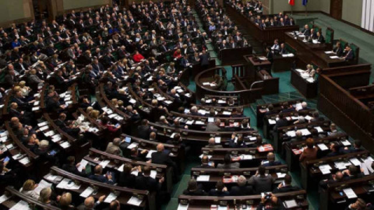 Sejm przegłosował zmiany w dopłatach do produkcji