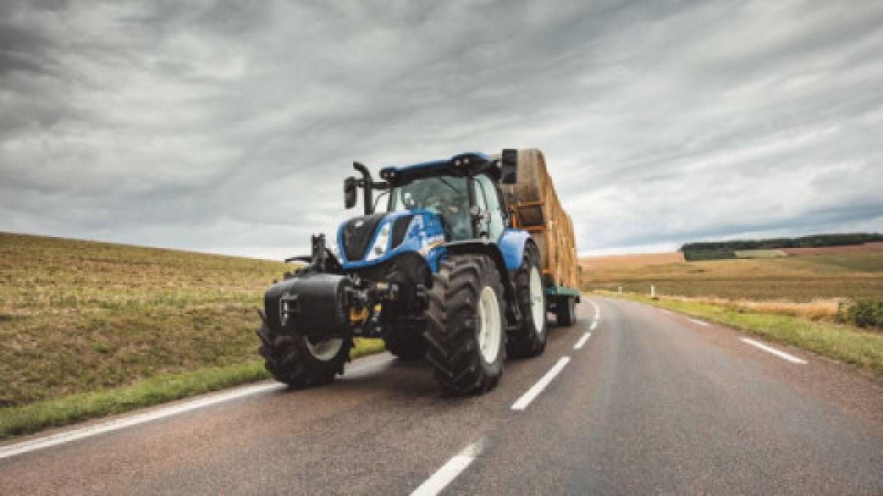 Sprzedaż traktorów w sierpniu: New Holland wraca na tron