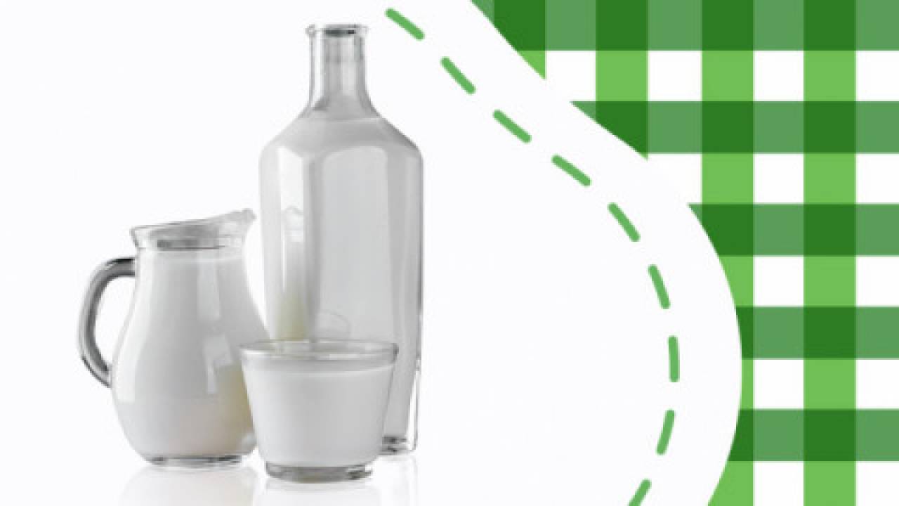Ile jest mleka w mleku? Kupować tłuste czy półtłuste? Ekspert tłumaczy