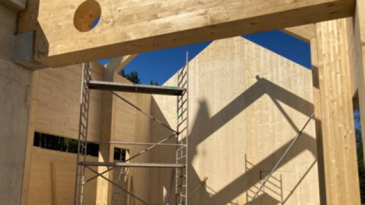 Innowacyjne drewno CLT, czyli rewolucja na rynku budowlanym